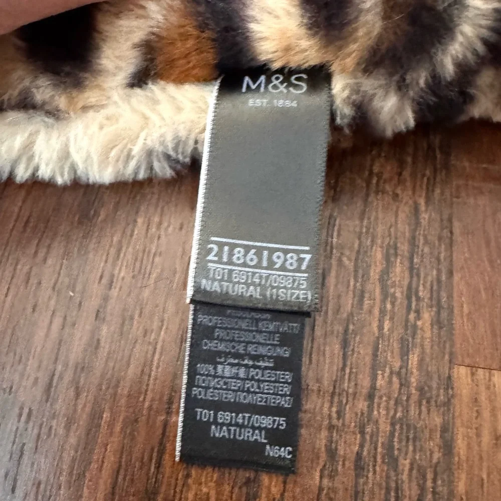 MARKS & SPENCER leopard print, faux fur neck wrap, unisex, one size, NWOT